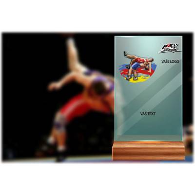 Skleněná trofej na dřevěném podstavci Zápas řecko-římský Výška: 17 cm