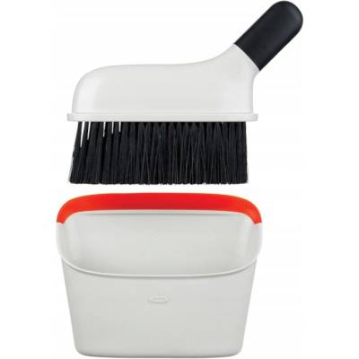 Oxo plastová lopatka se smetáčkem