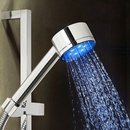 Barevná svítící LED sprcha