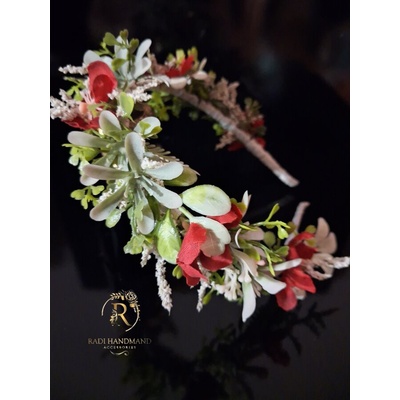 Radi handmade Диадема с червени цветя и светло зелена декорация (1004)