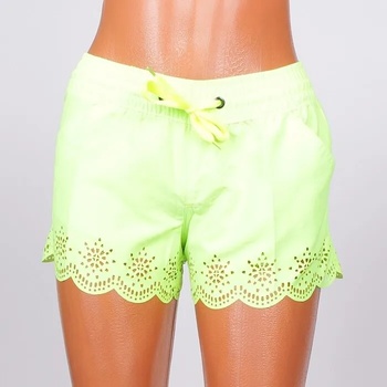 Image 1 of Дамски къси панталони в светлозелено