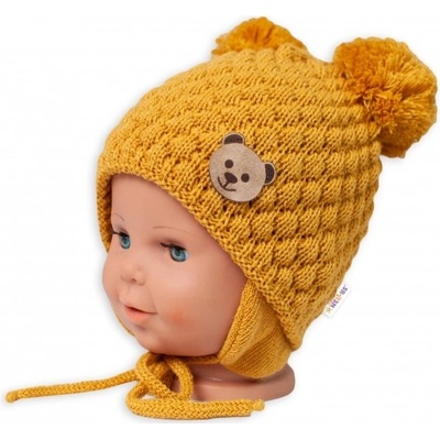 BABY NELLYS Zimní pletená čepice Teddy Bear na zavazování hořčicová