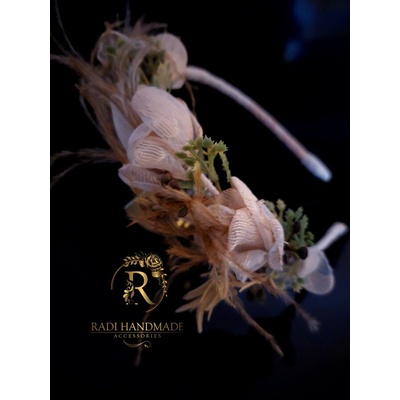 Radi handmade Диадема за момиче за коса с текстилни цветя в бежаво (750)