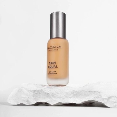 Mádara skin equal foundation Rozjasňující make-up pro přirozený vzhled SPF15 50 Golden Sand 30 ml