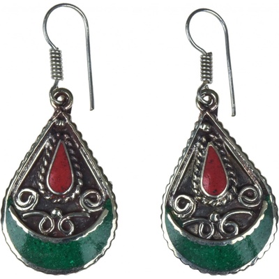 Sanu Babu Nepálské visací naušnice vykládané syntetickým malachitem a korálem, délka 45mm