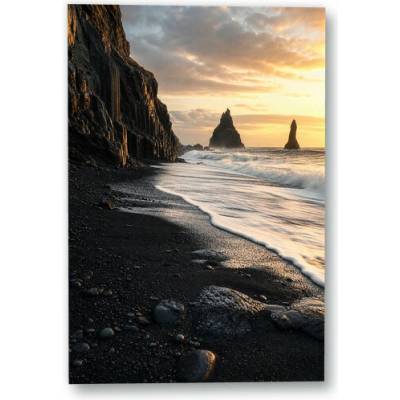 Plakát – Tmavá pláž se skalními útvary 90 × 135 cm Bez rámu Ne Bez rámu