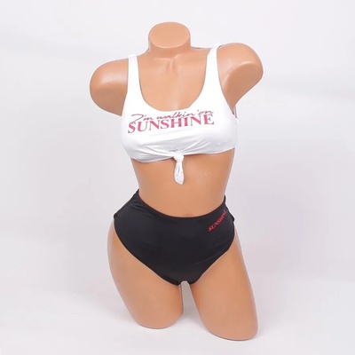 Бански в бяло и черно с надпис - чашка В