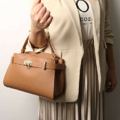 Tuscany Leather Kožená kabelka do ruky Maisy camel 2455 1 106