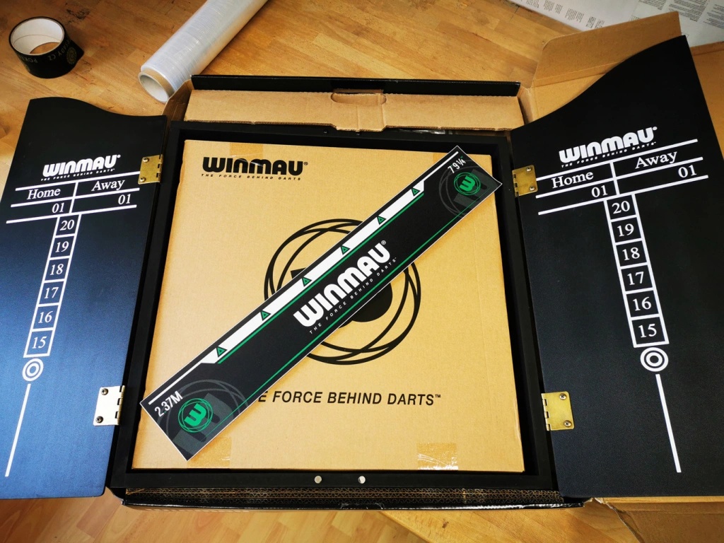 Winmau Professional Darts Set