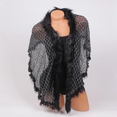 Ефектен шал в черно с пух и сиви орнаменти