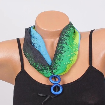 Image 1 of Шарено фишу-колие с кръгли висулки в синьо