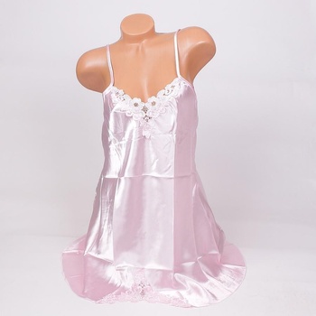 Нежна сатенена нощница в розов цвят с дантела