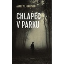 Chlapec v parku