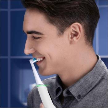 Image 1 of Oral-B IO Series 6N