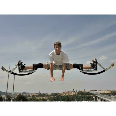 Lekce skákání na skákacích botách A-jump