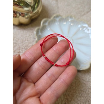 Kathryn' s bracelets Червен конец за бебе със злато и седем възела (БЗГ1)