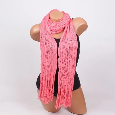 Дамски плетен шал с ресни в цвят розов корал