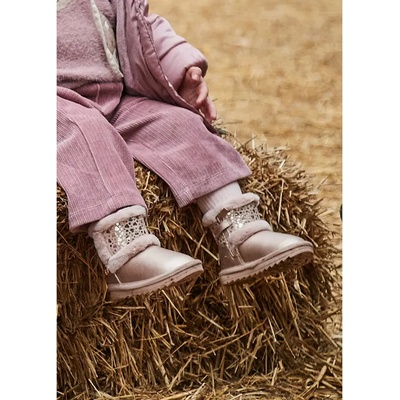 Mayoral Зимни боти в розово злато за бебе момиче Mayoral с детайли и цип