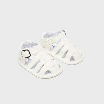 Mayoral Декоративни сандали за новородено момче в бяло Майорал