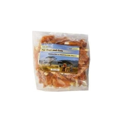 For Dogs and Cats Kuřecí filety na tyčce z buvolí kůže 6 cm 500 g