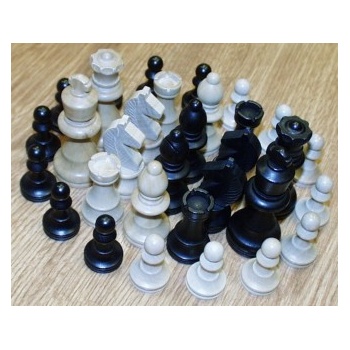 Šachy dřevěné figury vysoké 3 až 6,5 cm