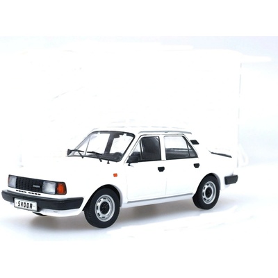 Foxtoys Škoda bílá 1:18