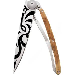 DEEJO 1cb512 tattoo serration / Джобно ножче с отваряне с една ръка, назъбено острие и дръжка от екзотичен корен от хвойна (1cb512)
