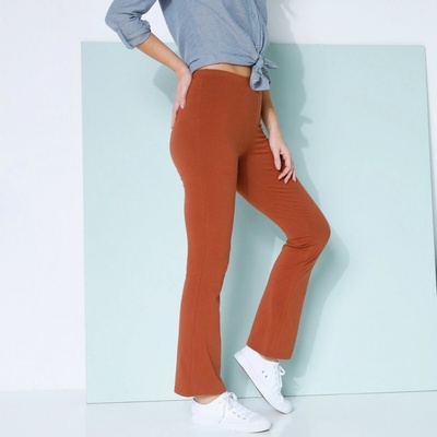 Bootcut legíny s pružným pásom karamelová