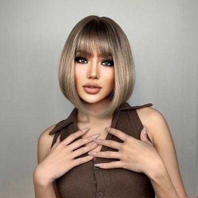 Sima mikádo parochňa s ofinou Žiarivá ombré blond