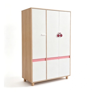 Ginger Home Детски трикрилен гардероб cherry, с рафтове, лост за закачалки и 6 врати, бяло, розово и натурално дърво, 120х60х180 см