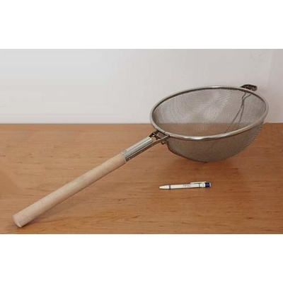 Cedníkové síto nerez průměr 30cm, délka 78cm, rukojeť dřevo
