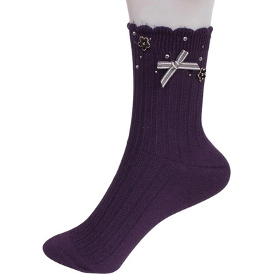 Тъмнолилави дамски чорапи с цветя, камъчета и панделка