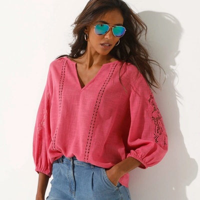 Jednobarevná halenka s macramé a ažurovou výšivkou růžová – Sleviste.cz