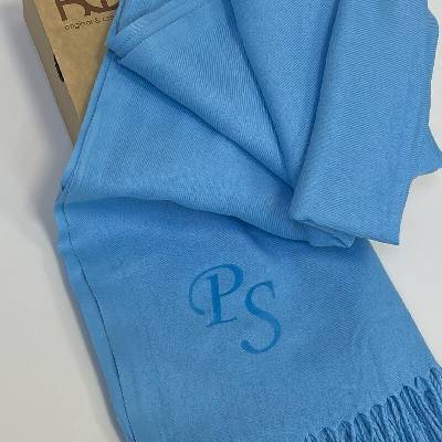 Luxusní modrá pašmína s monogramem