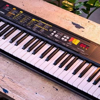 Image 1 of Yamaha PSR-F52