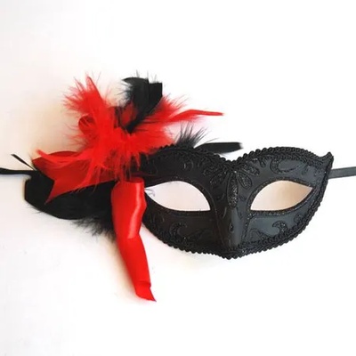 Венецианска маска с пух