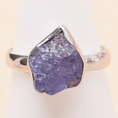 Nefertitis Tanzanit surový prsten stříbro LOT402