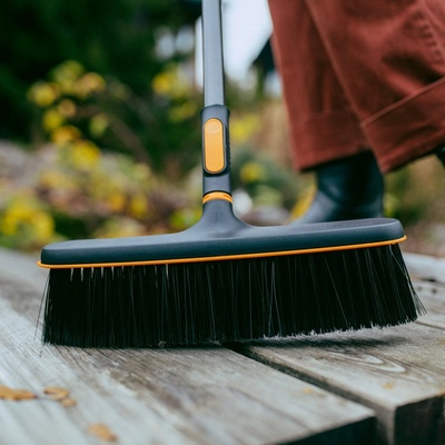 Fiskars Koště na terasy OneClick 1080700