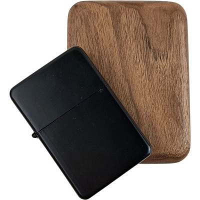 ПОДАРЪЧЕН КОМПЛЕКТ БЕНЗИНОВА ЗАПАЛКА В КУТИЯ ОТ БЛАГОРОДНО ДЪРВО