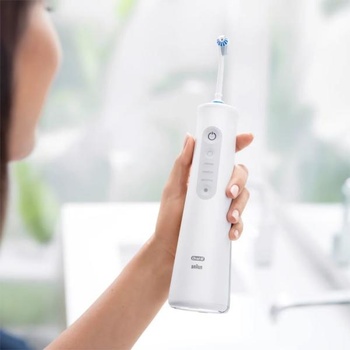 Image 1 of Oral-B AquaCare 6 Pro Expert