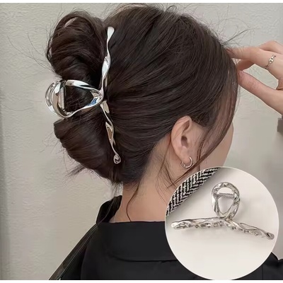 B-TOP Stylový vlasový skřipec v krouceném designu Druh barvy: Stříbrná – Zboží Dáma