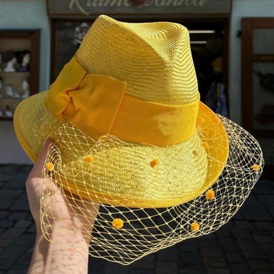 Krumlovanka dámský slavnostní klobouk se závojem Fedora-C-096 žlutý