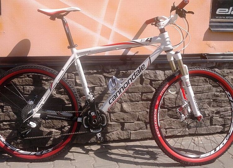CANNONDALE 「キャノンデール」 F4 CAFFEINE カスタム 2009年モデル CANNONDALE 「キャノンデール」 F4 CAFFEINE カスタム 2009年モデル