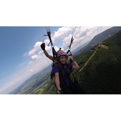 Tandemový paragliding akrobatický let