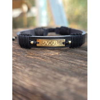 Kathryn' s bracelets Мъжка кожена гривна с 14к златна плочка и гравирано име (ПД1)