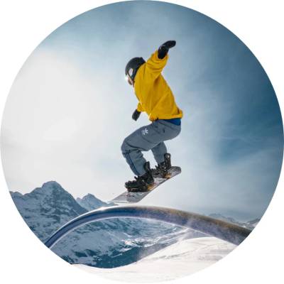 Snowboard – jezdec ve žluté bundě na railu – jedlý obrázek na dort – Hledejceny.cz