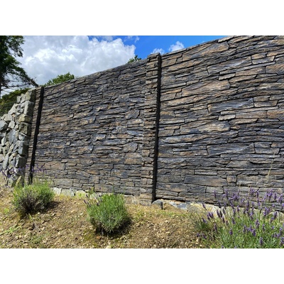 Betonový sloupek Magicrete – rohový, na plot 160 cm, štípaná břidlice, Tanvald