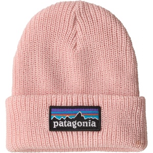 Patagonia Детска зимна шапка (beanie) Patagonia Kid's Baby Logo Beanie - P-6 Logo: Sunlit Pink - размер One Size (904-4595-0311)