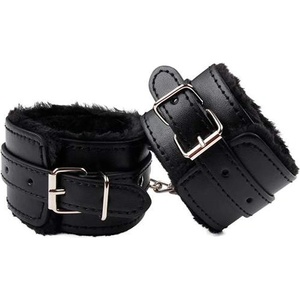LateToBed Кожени белезници с пух "ruffy wrist black