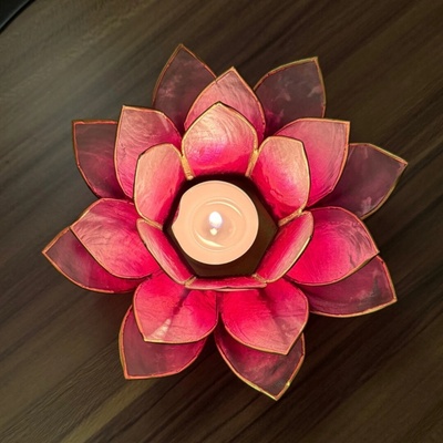 Lotosový svícen z Capiz lastur růžový – Zbozi.Blesk.cz